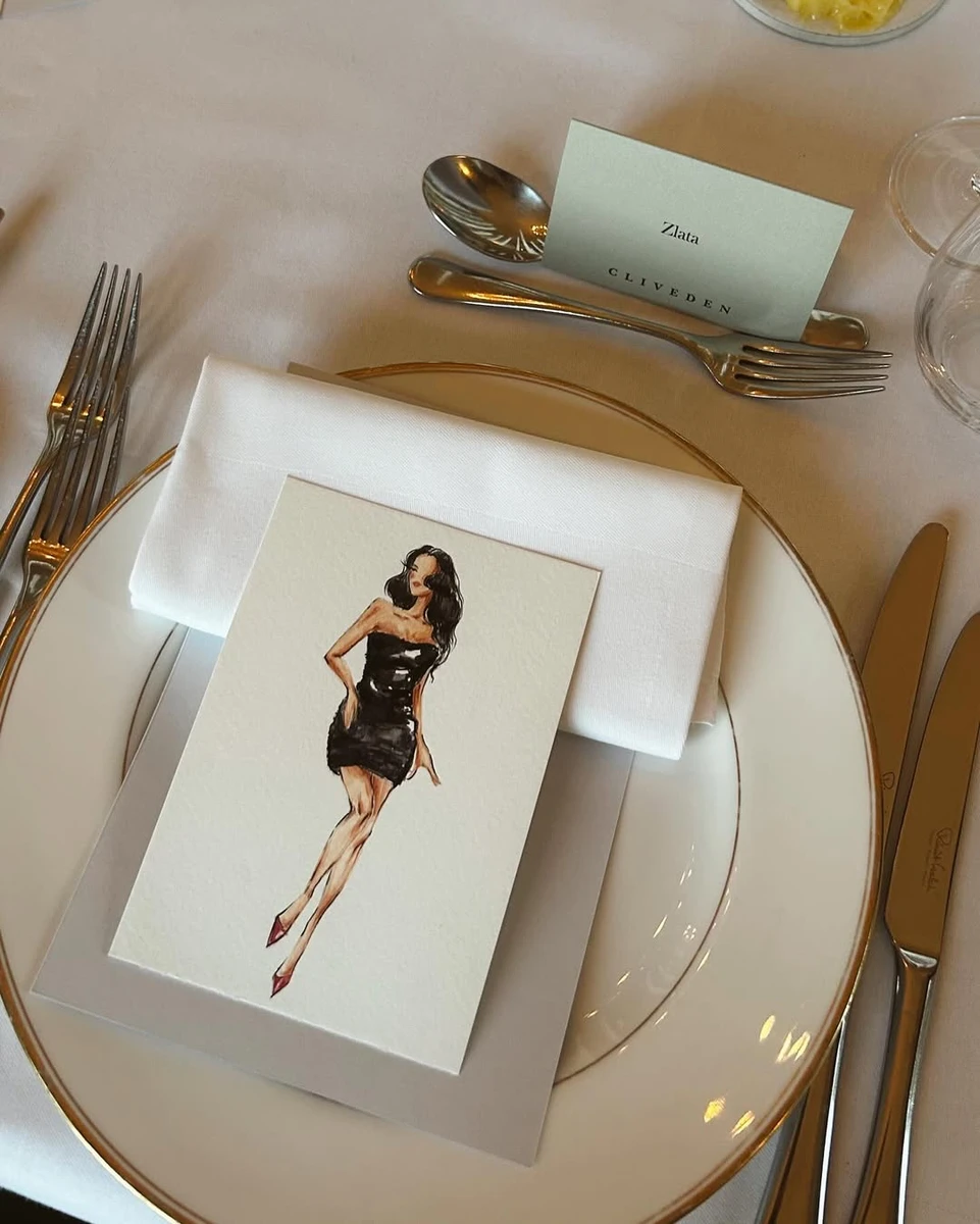 Для дівчини зробили гарне запрошення