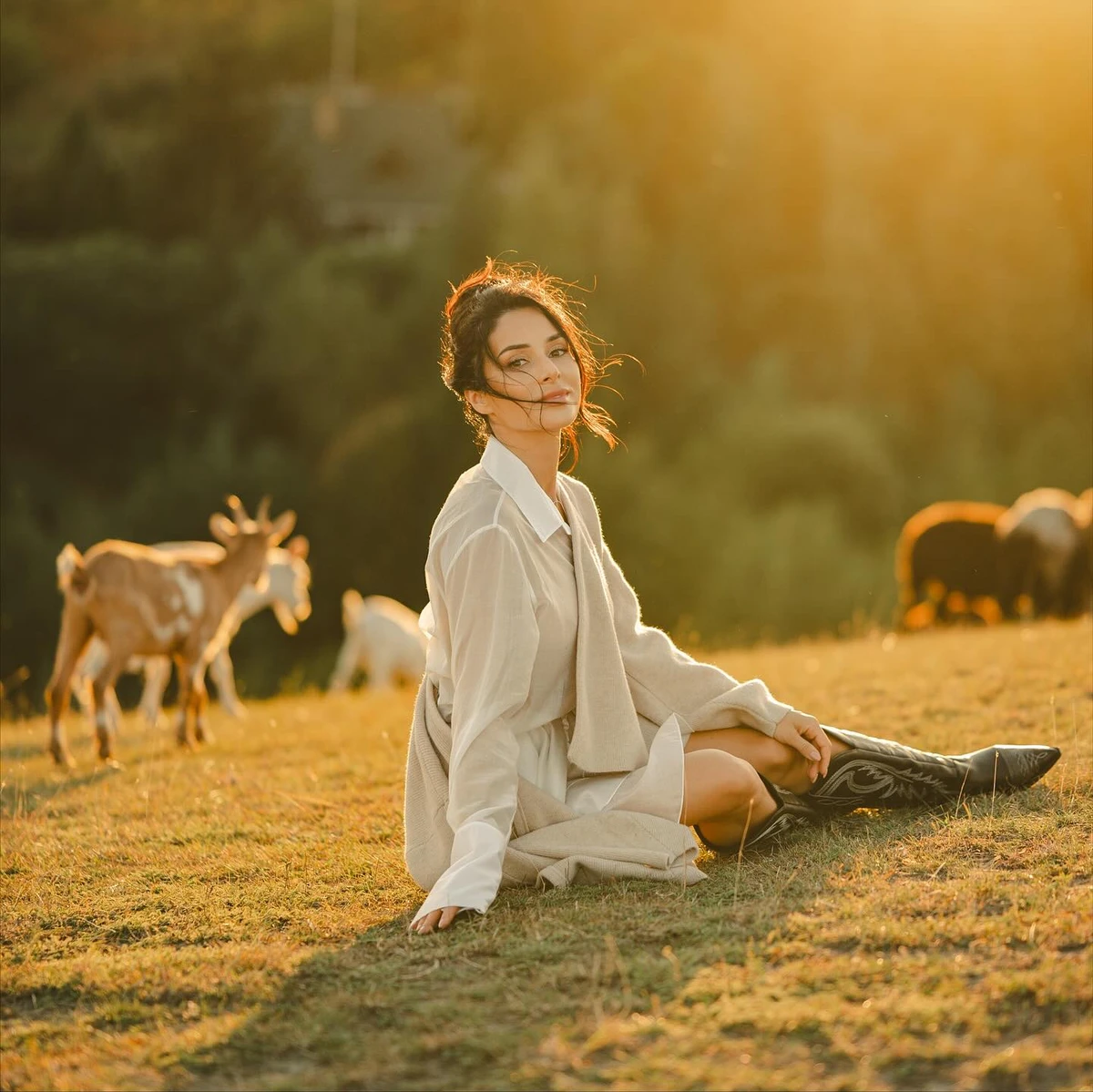 До речі, нещодавно з козами та вівцями позували Юлія Саніна та Антон Птушкін 