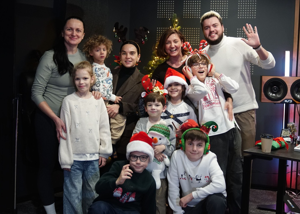 Діти Інни Мірошниченко заспівали колядку з Олею Цибульською