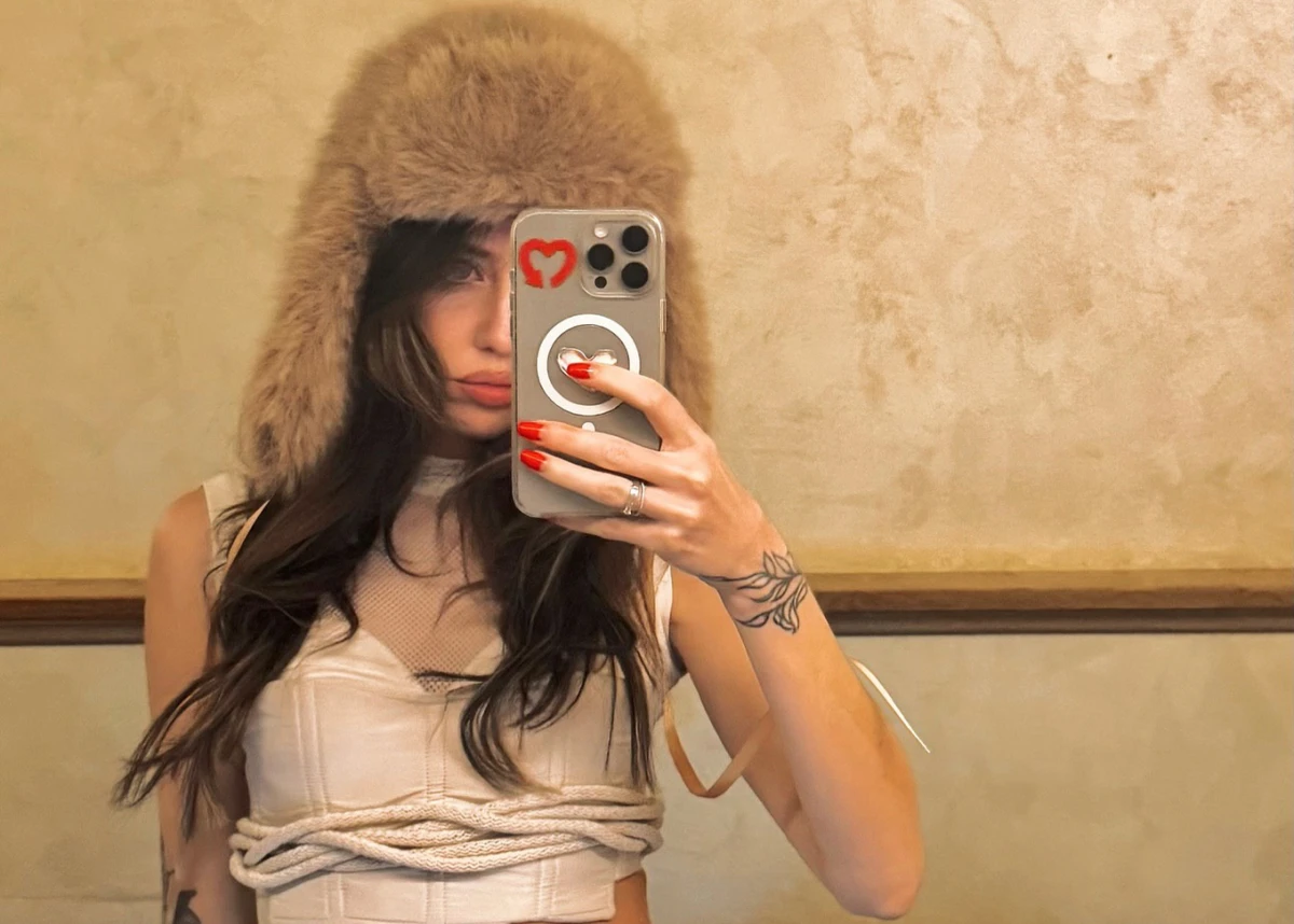 Надя Дорофєєва у шапці-вушанці