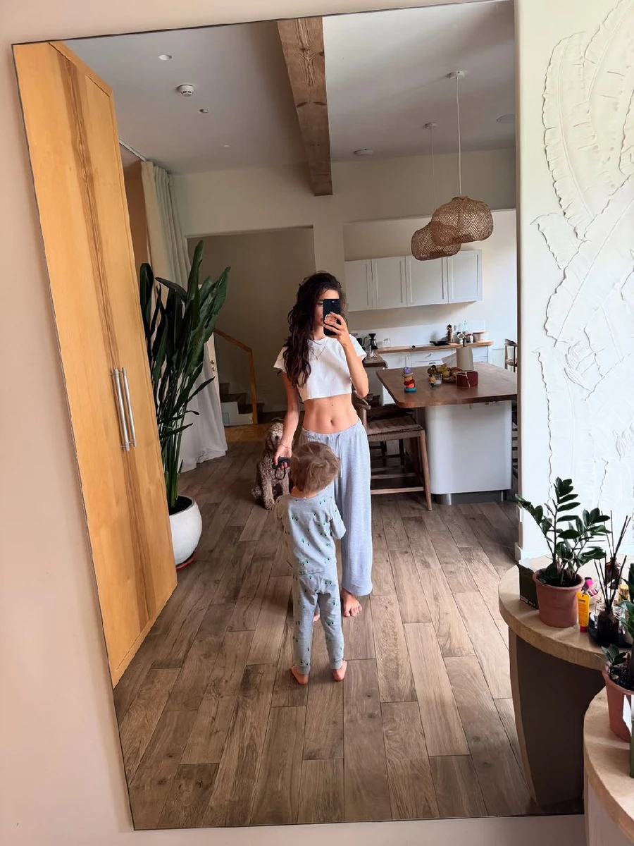 Від свого колишнього чоловіка і нинішнього чоловіка співачки Наді Дорофєєвої Даша виховує доньку Сашу і сина Івана (на фото, до речі, Іван)