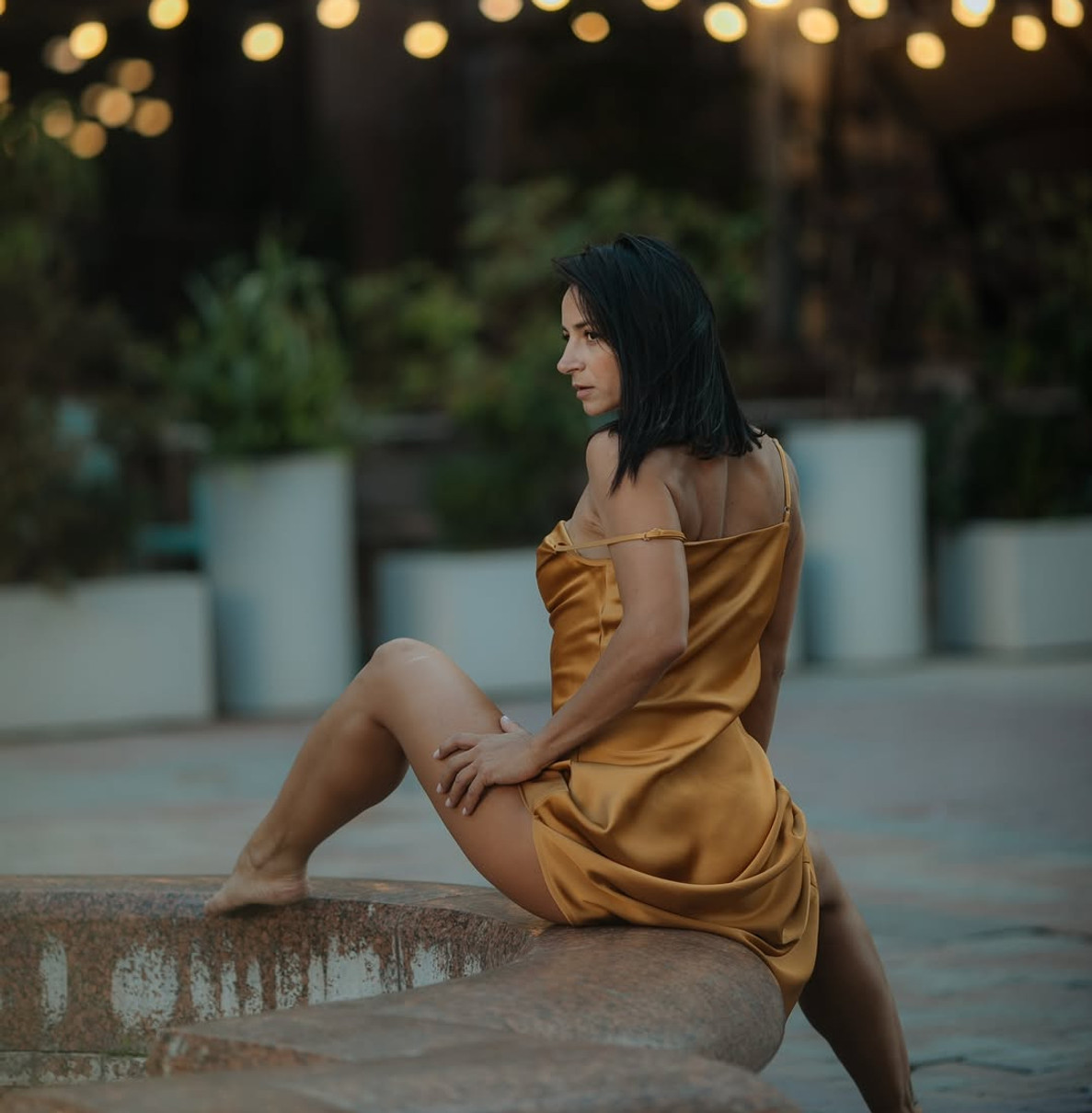 Ілона Гвоздьова посвітила ніжками на вулицях Києва