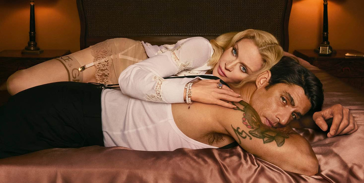 Мадонна притулилася до загадкового чоловіка в рекламі Dolce&Gabbana