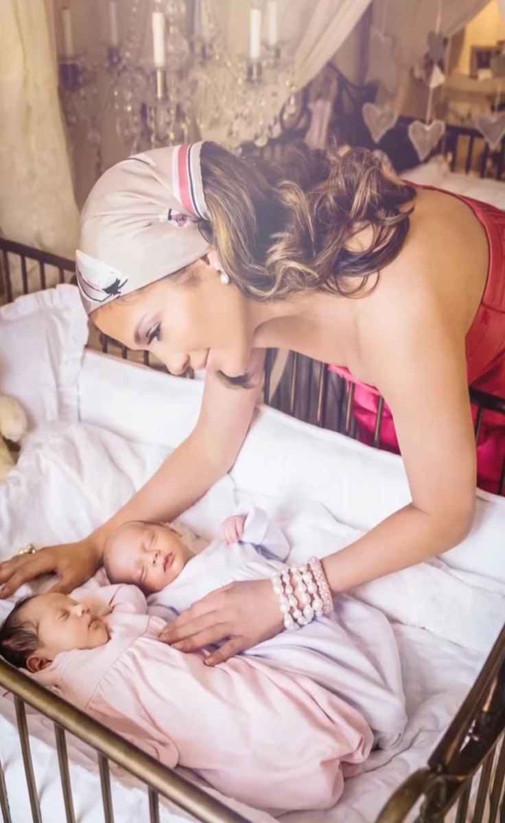 Дженніфер Лопес похвалилася стильним луком коло своїх дітей