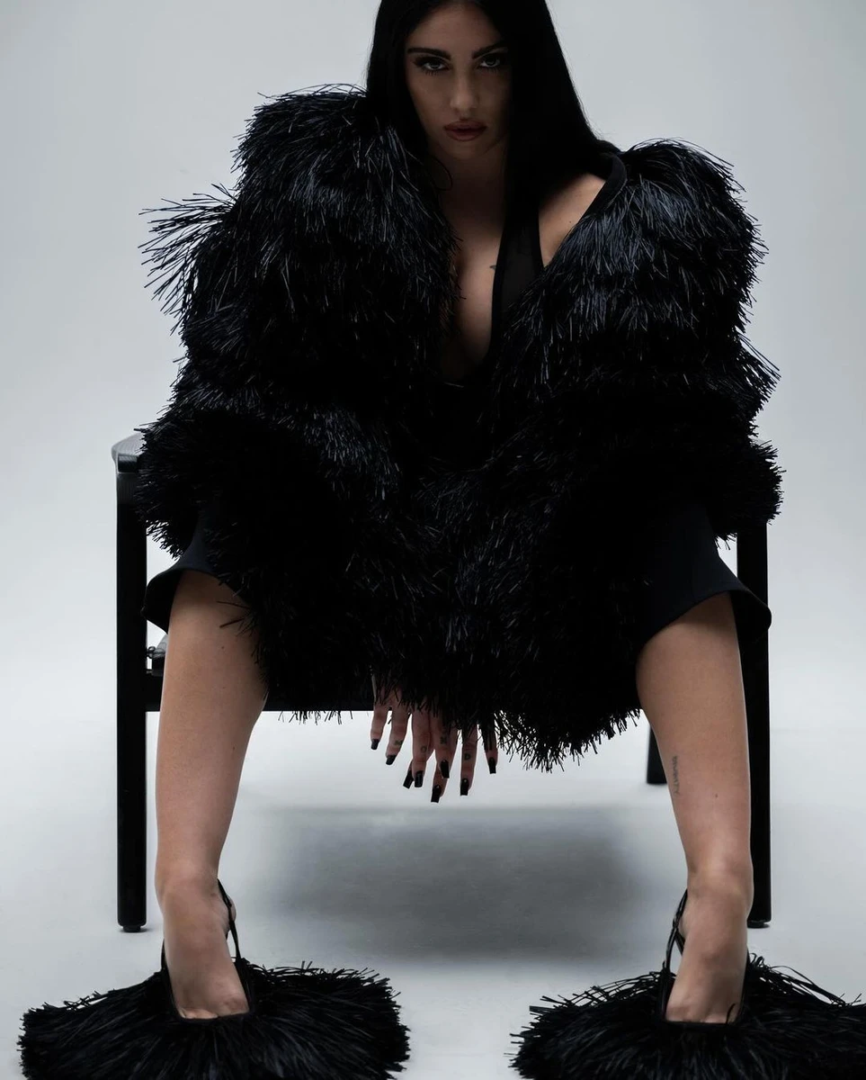 Модель Лола Леон