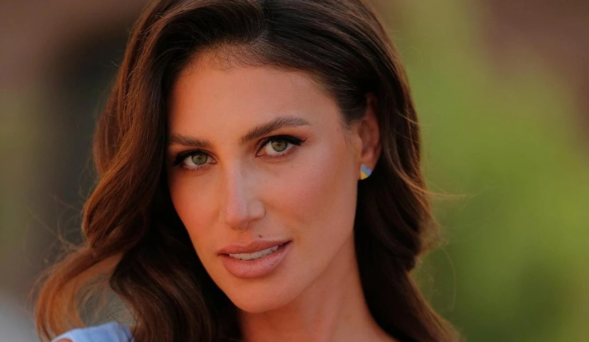 Алла Тігіпко позує для фото