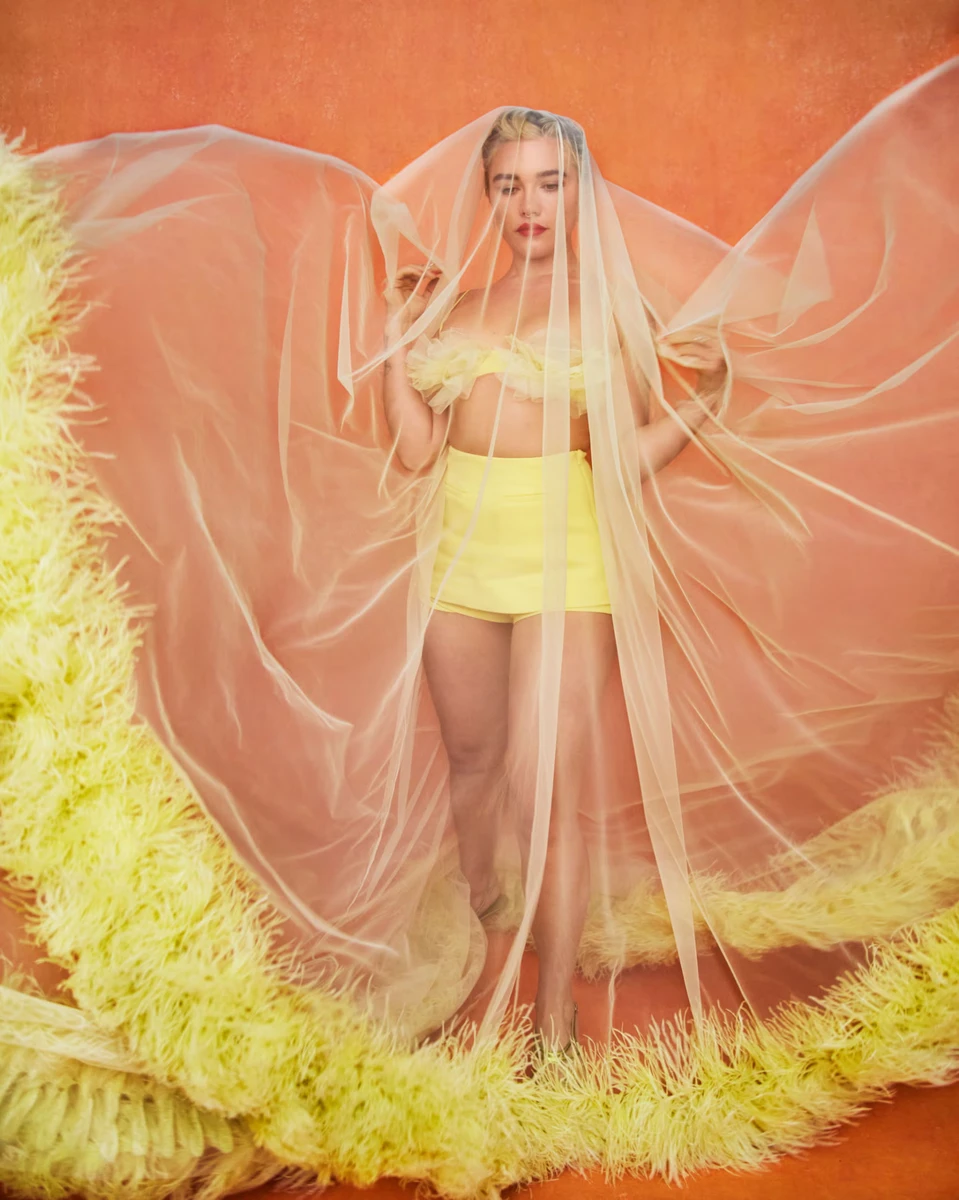 Флоренс П'ю засвітила фігуру в міні