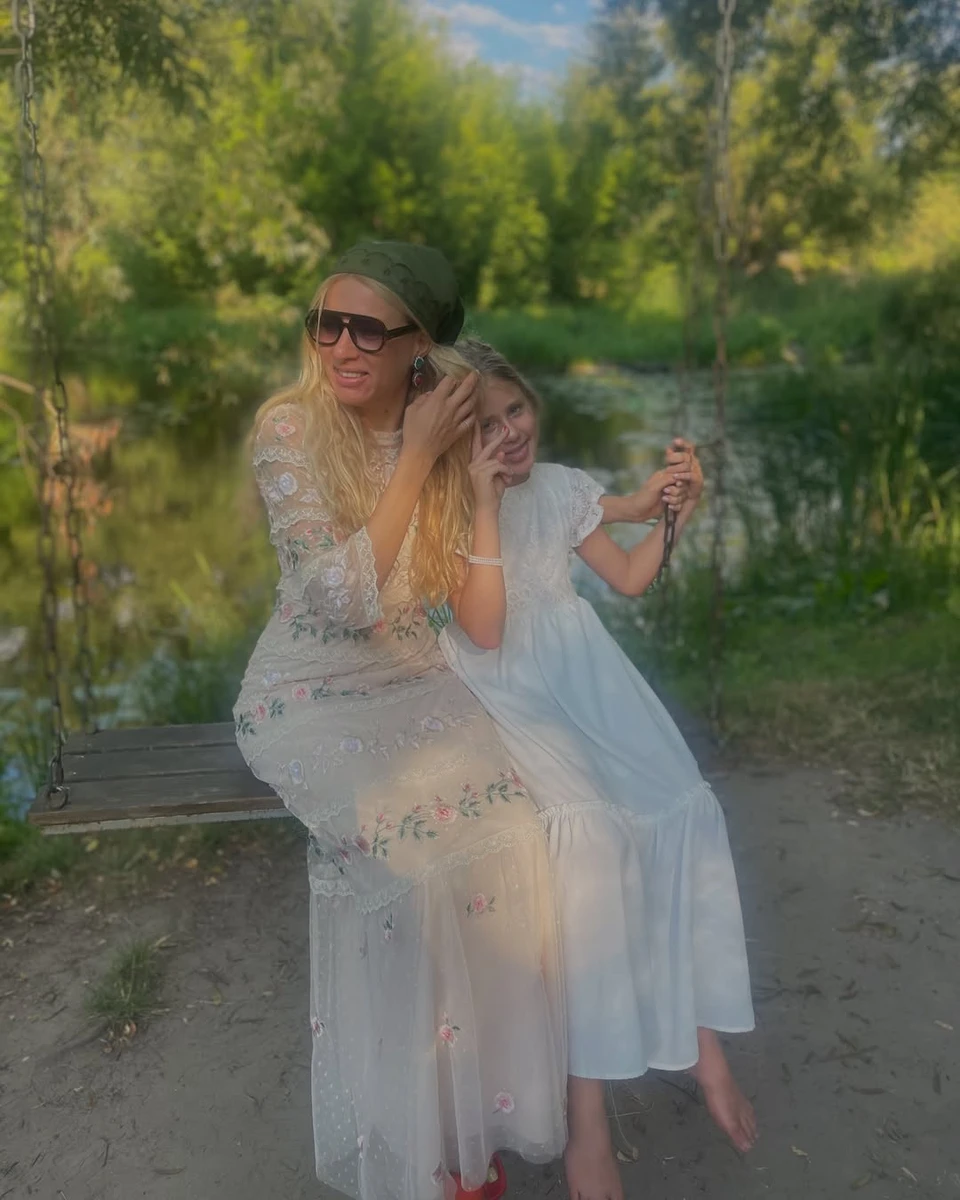 Оля Горбачова з донькою від Нікіна на фото