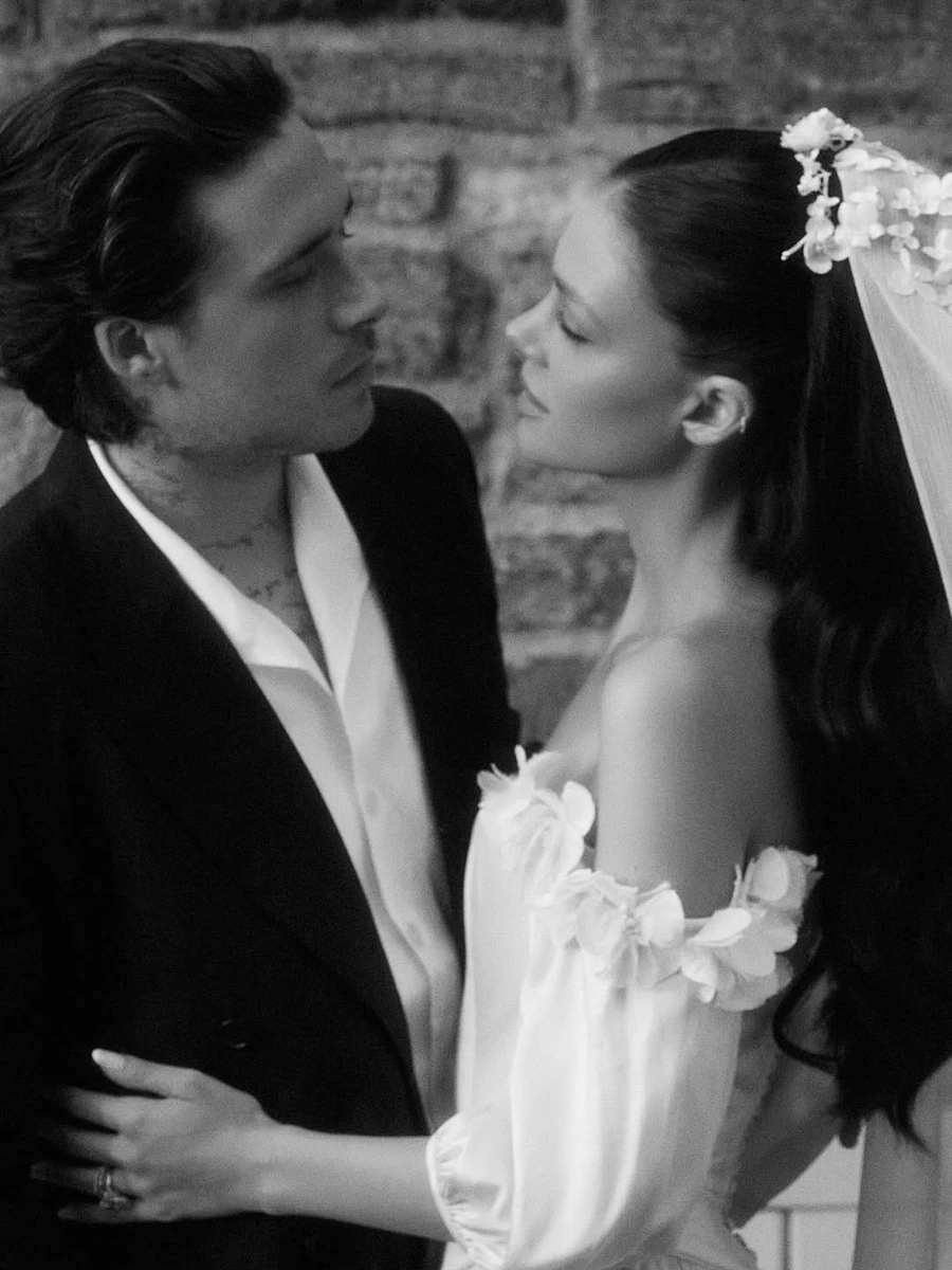 Син Бекхемів із дружиною зачарували весільними фото з церемонії поновлення обітниць