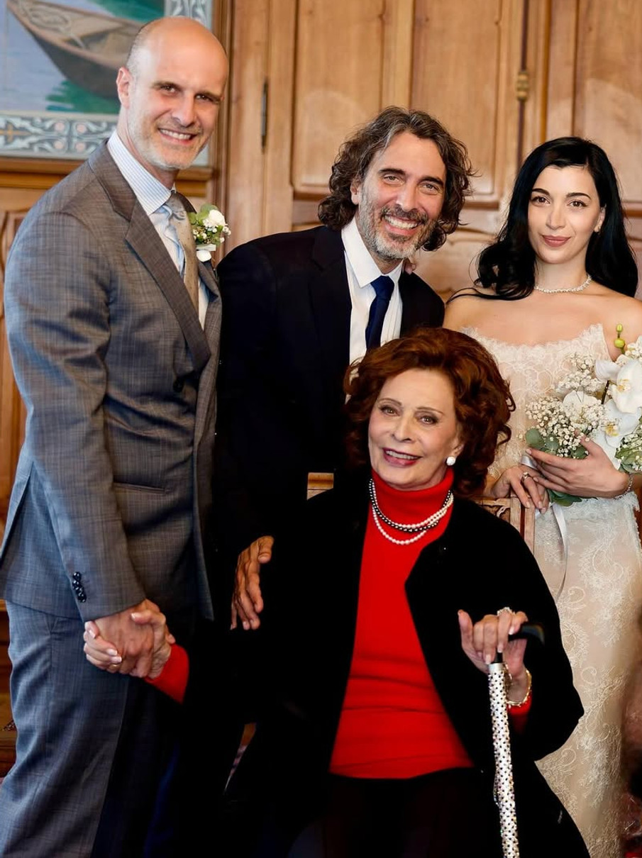 Софі Лорен показалася на весіллі сина