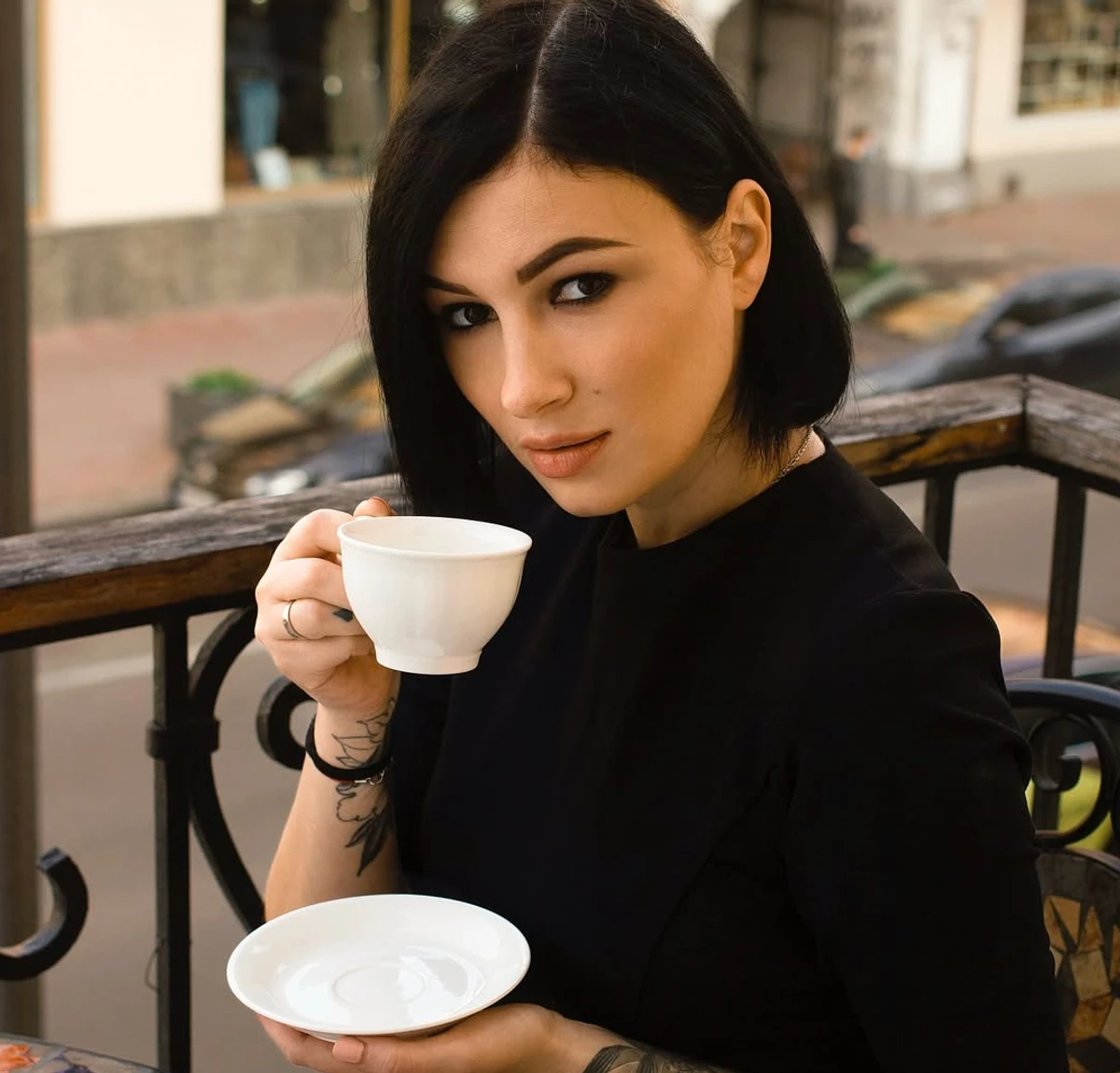 Настя Приходько позує для фото