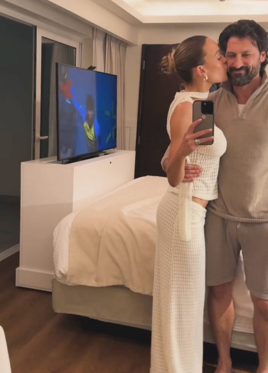 Макс Чмерковський показався з ошатною дружиною на відпочинку