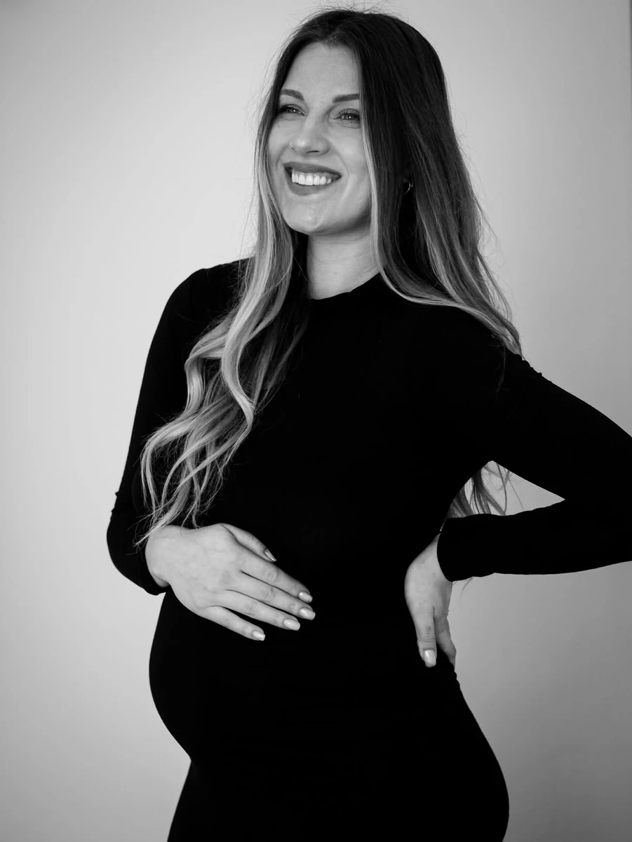 Ольга Харлан з животиком в очікуванні дитини