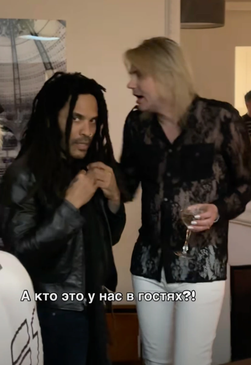 Наприкінці діалогу зірка кинув гнівний погляд на камеру, що його знімала