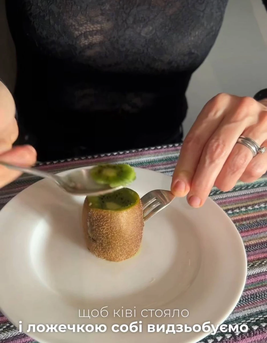 Ложкою регулюємо розмір шматока