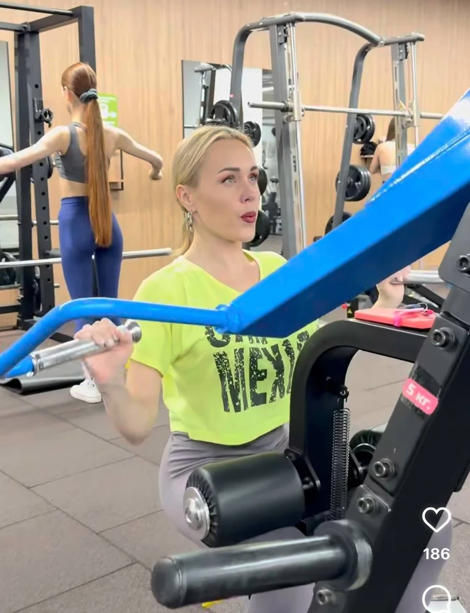 Олена Тополя у спортзалі