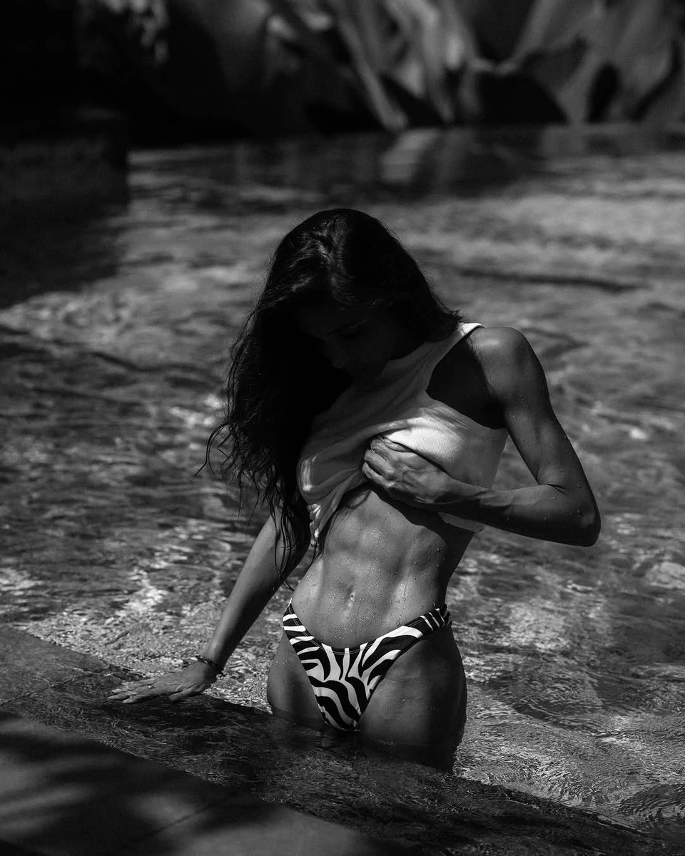 Санта Дімопулос хизується пресом