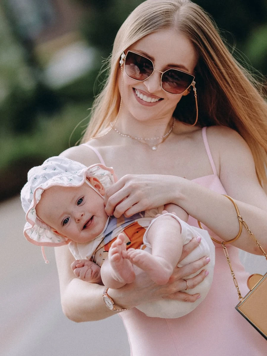 Анна Сагайдачна зі своєї молодшою донечкою