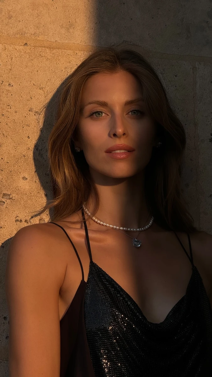 Онука Ротару наробила елегантних фото у Парижі