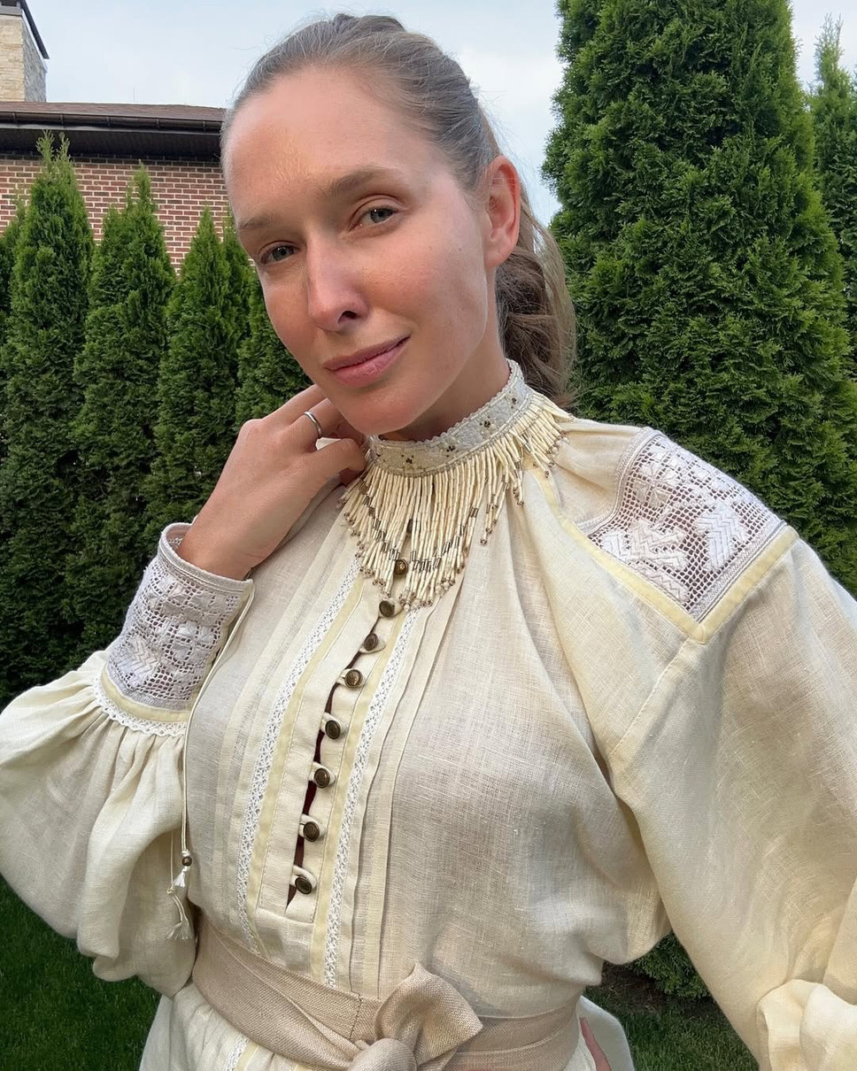 Катерина Осадча у традиційній українській сукні
