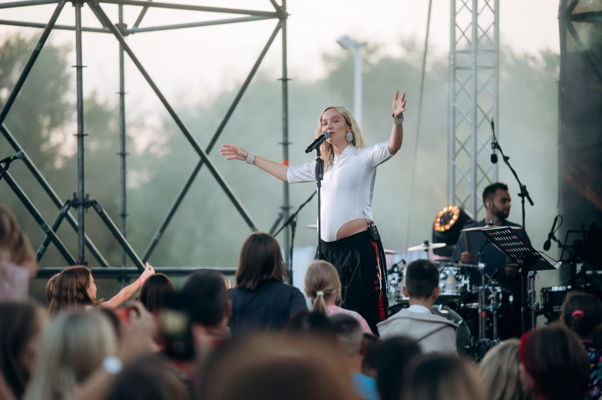 Вагітна ROXOLANA на сцені фестивалю Маші Єфросиніної 