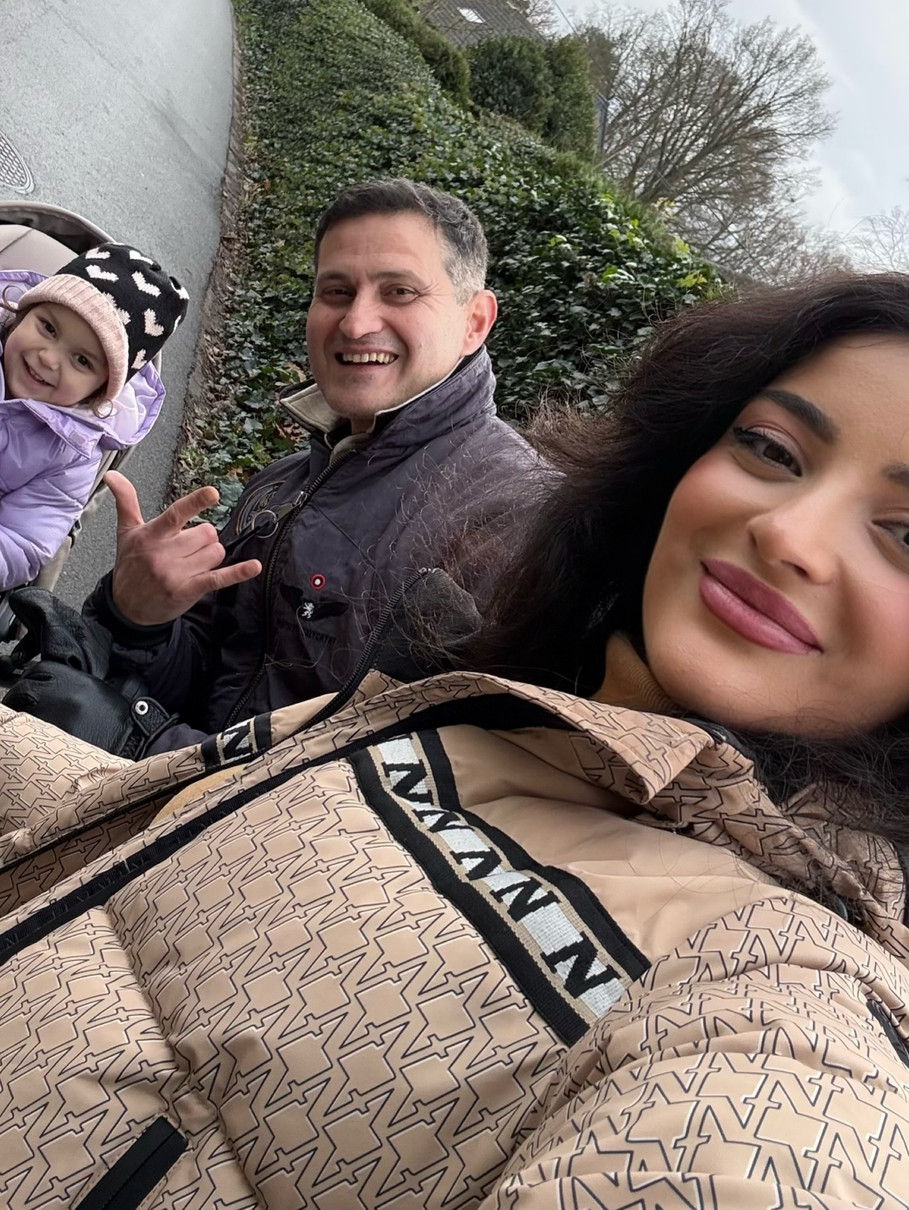 Ахтем Сеітаблаєв з дочкою та онукою у Бельгії