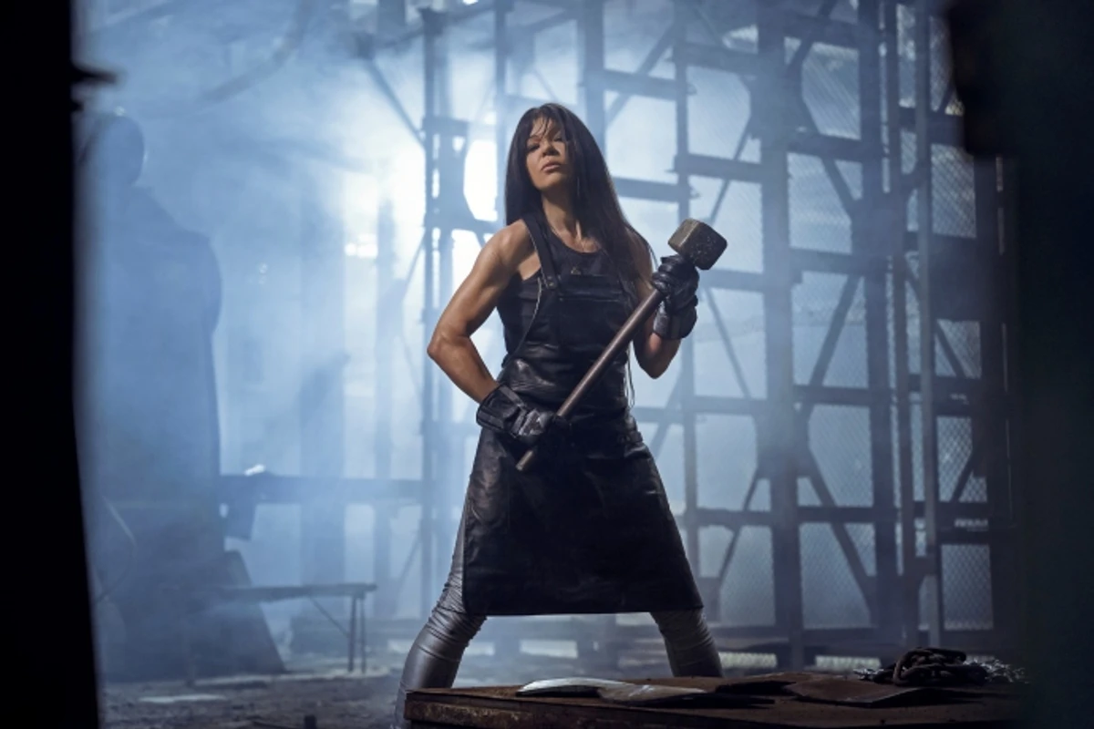 Якщо раптом, слухаючи Лірницю, ви мимоволі згадаєте мелодію Uprising гурту Muse, то ви в цьому не самотні...