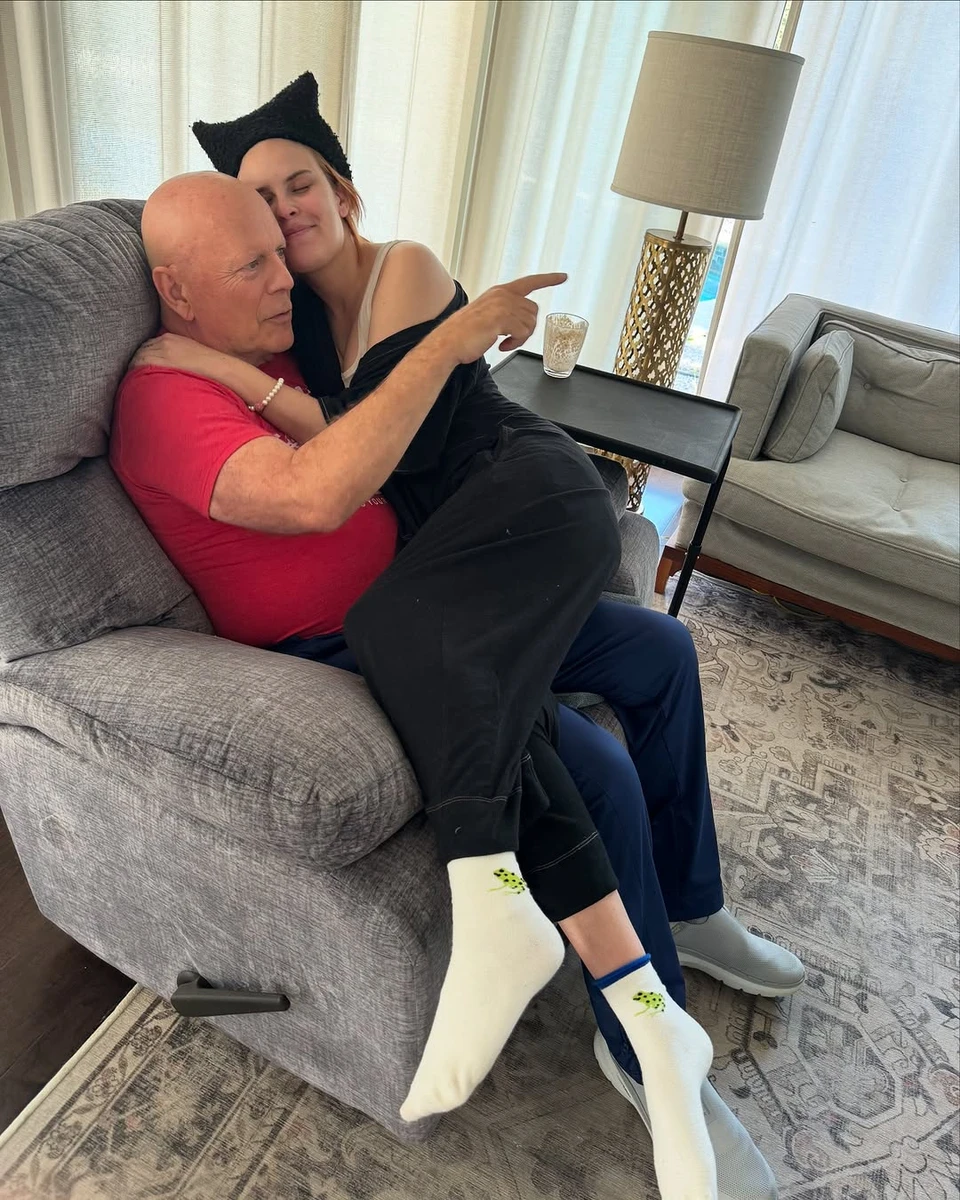 Донька Брюса Вілліса посиділа в нього на руках