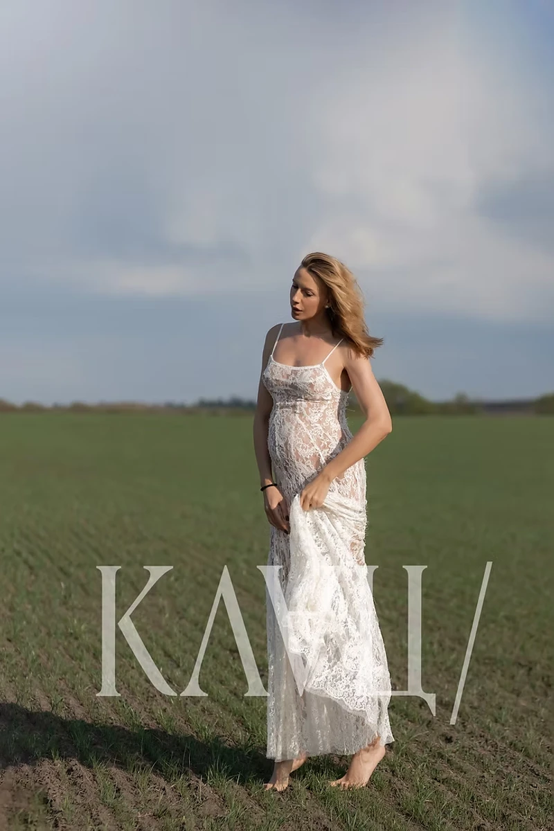 Леся Нікітюк показала вагітні фото у мереживі