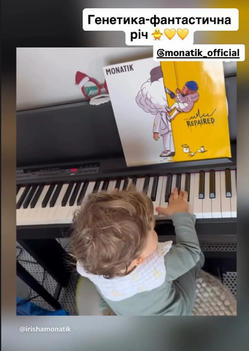 Наймолодший син Монатіка виявляє цікавість до музики