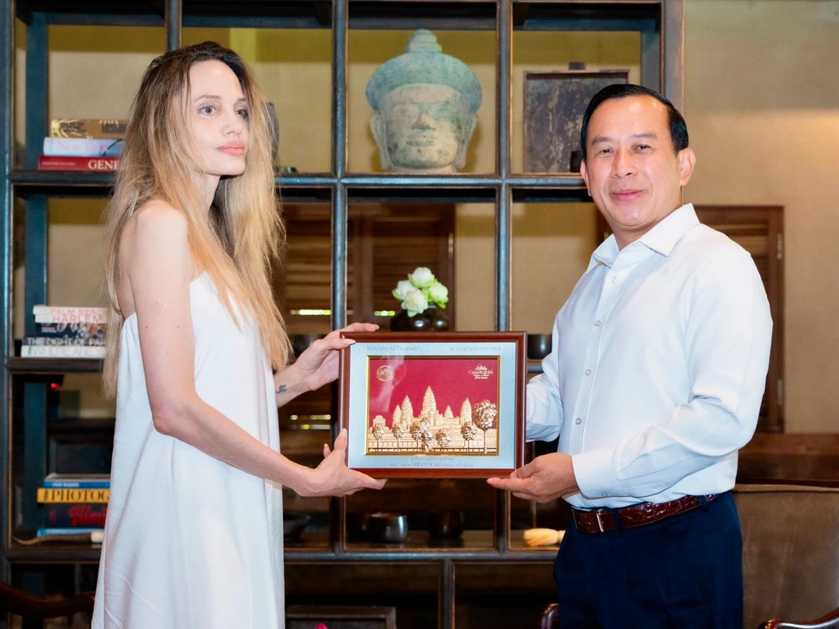 Анджеліна Джолі показалася у Камбоджі