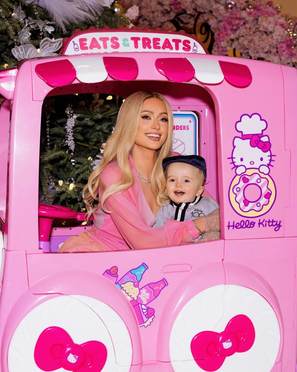 Маленький Фенікс любить фотографуватися