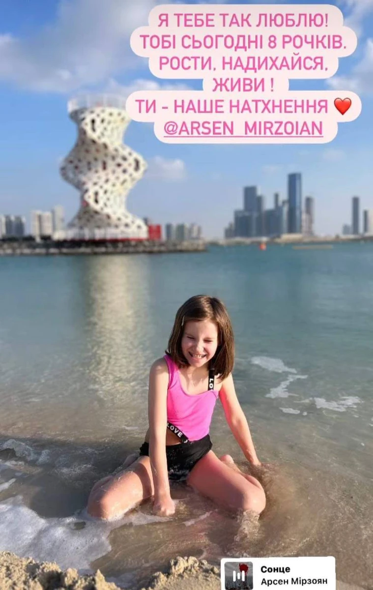 Фото зроблено в Дубаї, куди Матвієнко нещодавно літала з молодшою донькою (зокрема задля виступу в ресторані, де працює Василіса Фролова)