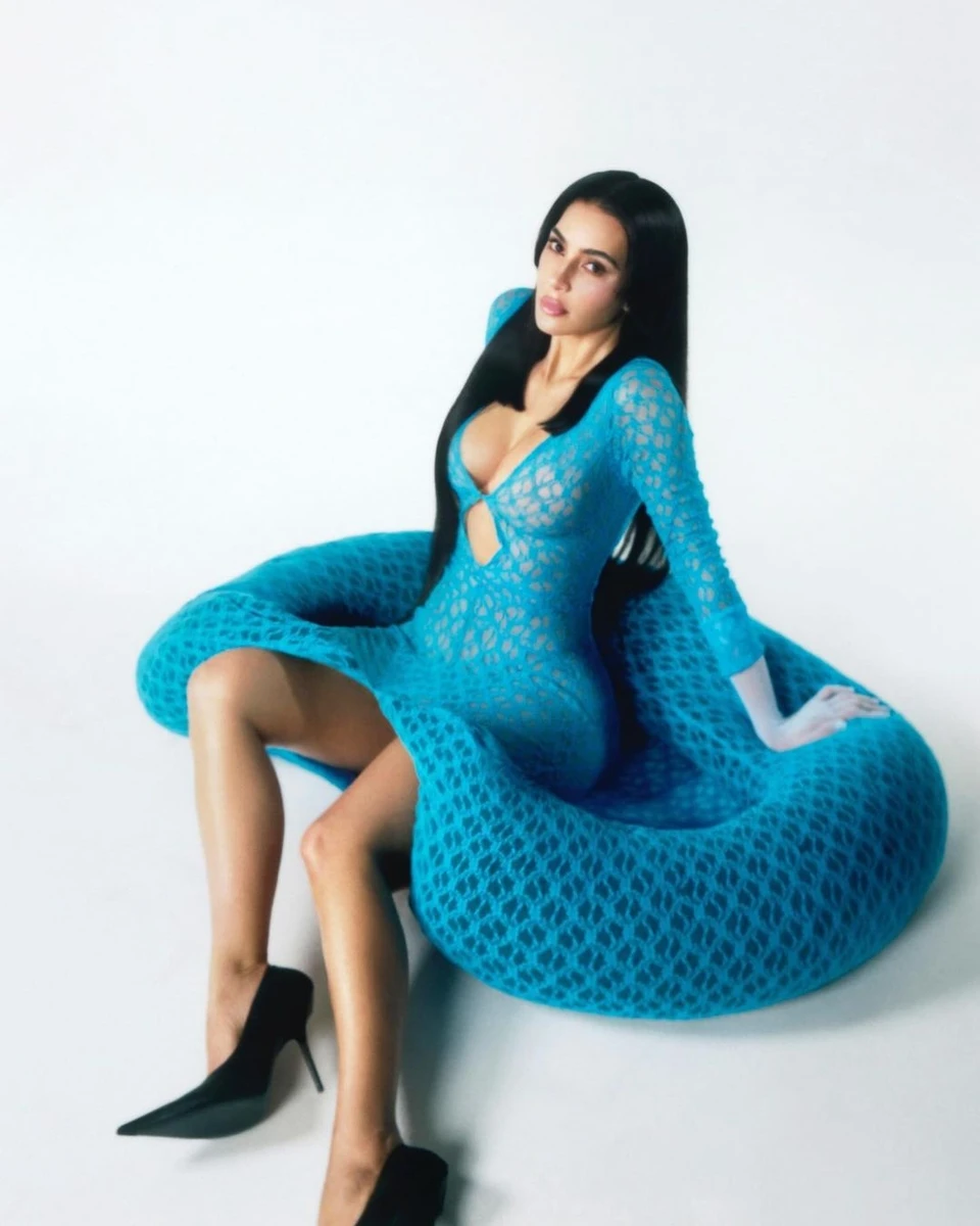 Кім і об'ємна блакить