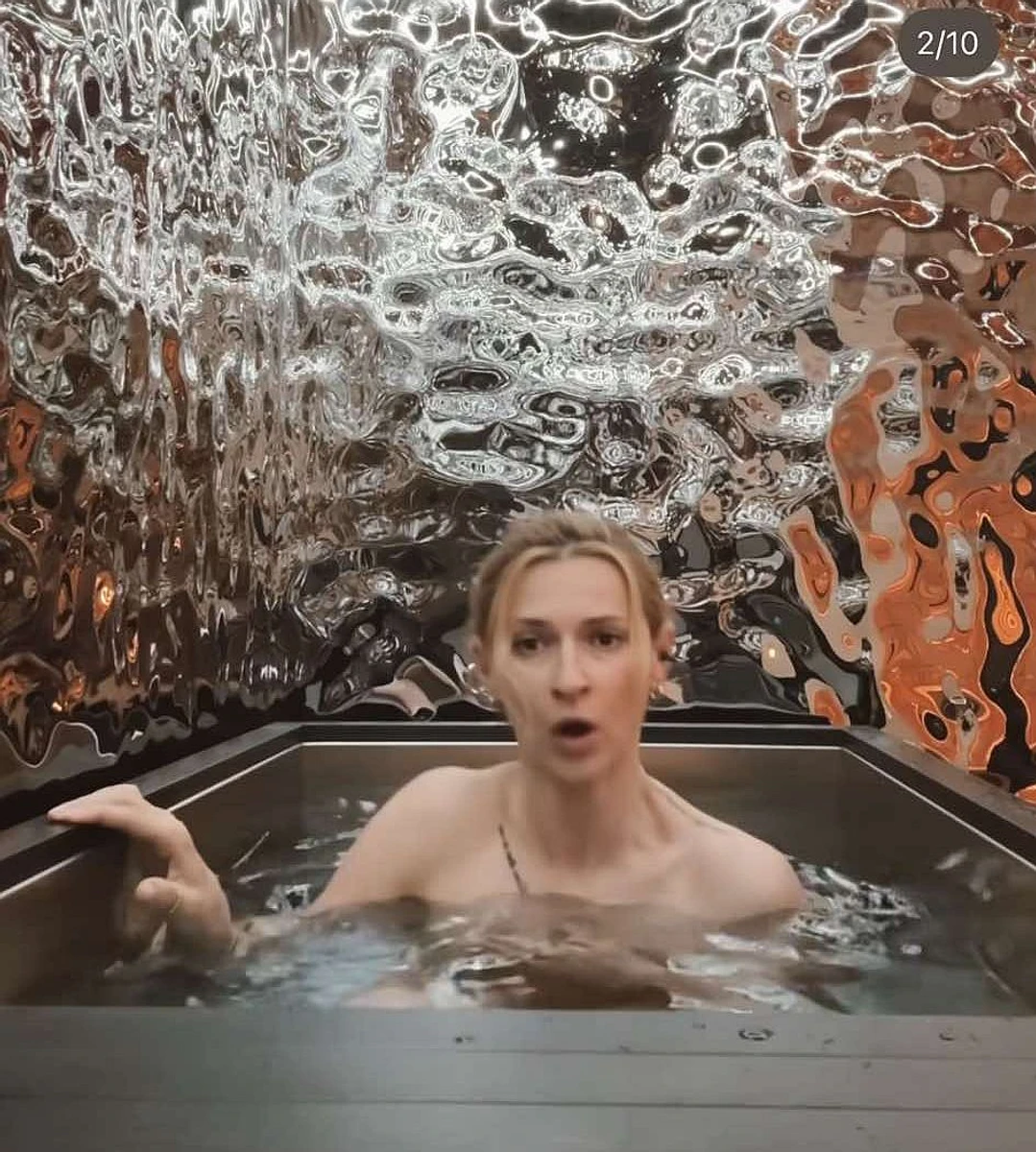 Тетяна Решетняк у крижаній ванні