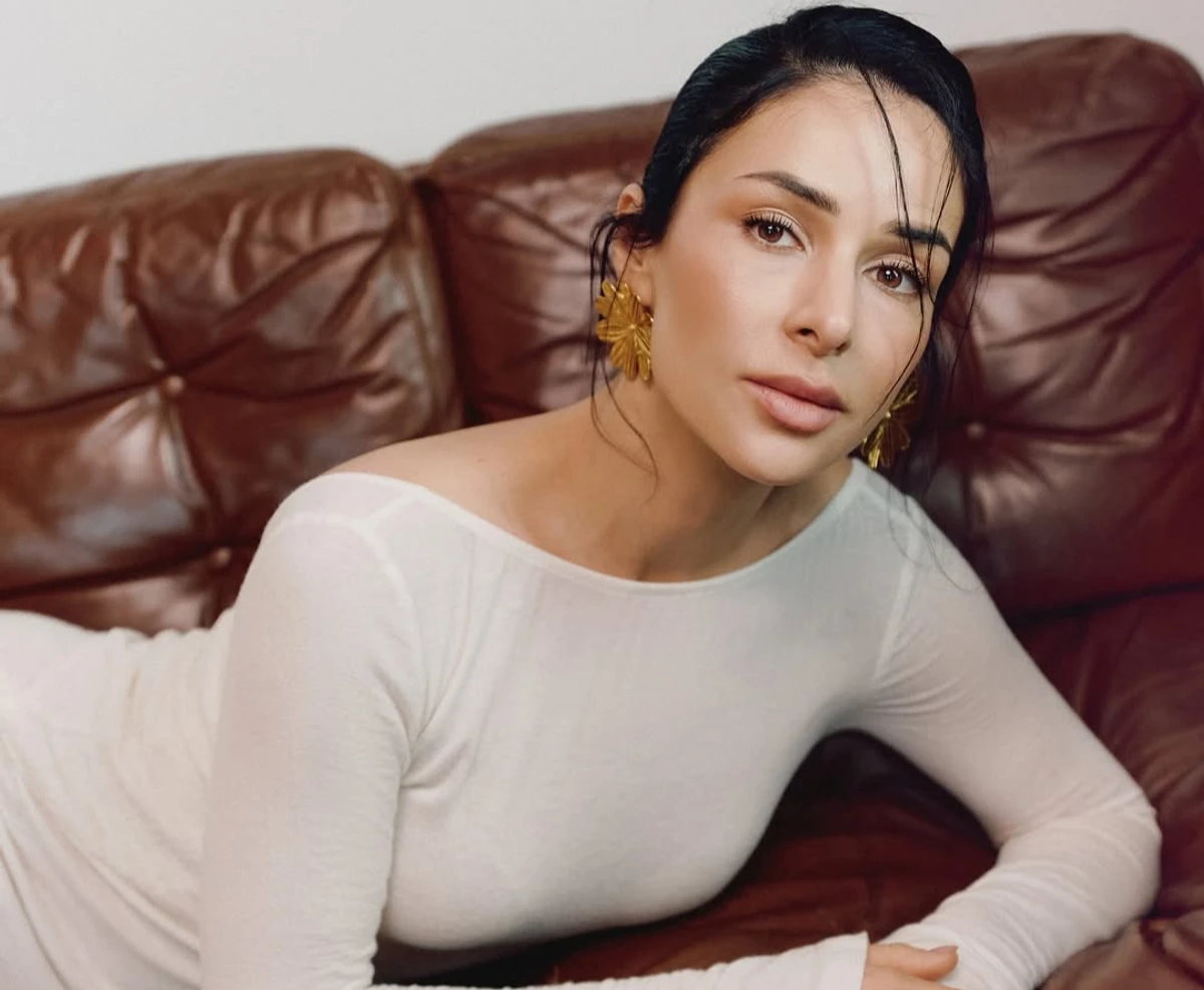 Злата Огнєвіч позує для фото