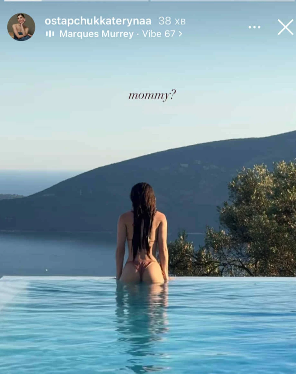 Катерина Остапчук поплавала у басейні