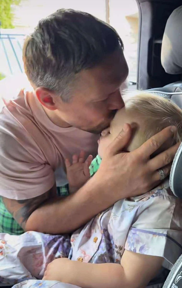 Усик цілує дочку Марію