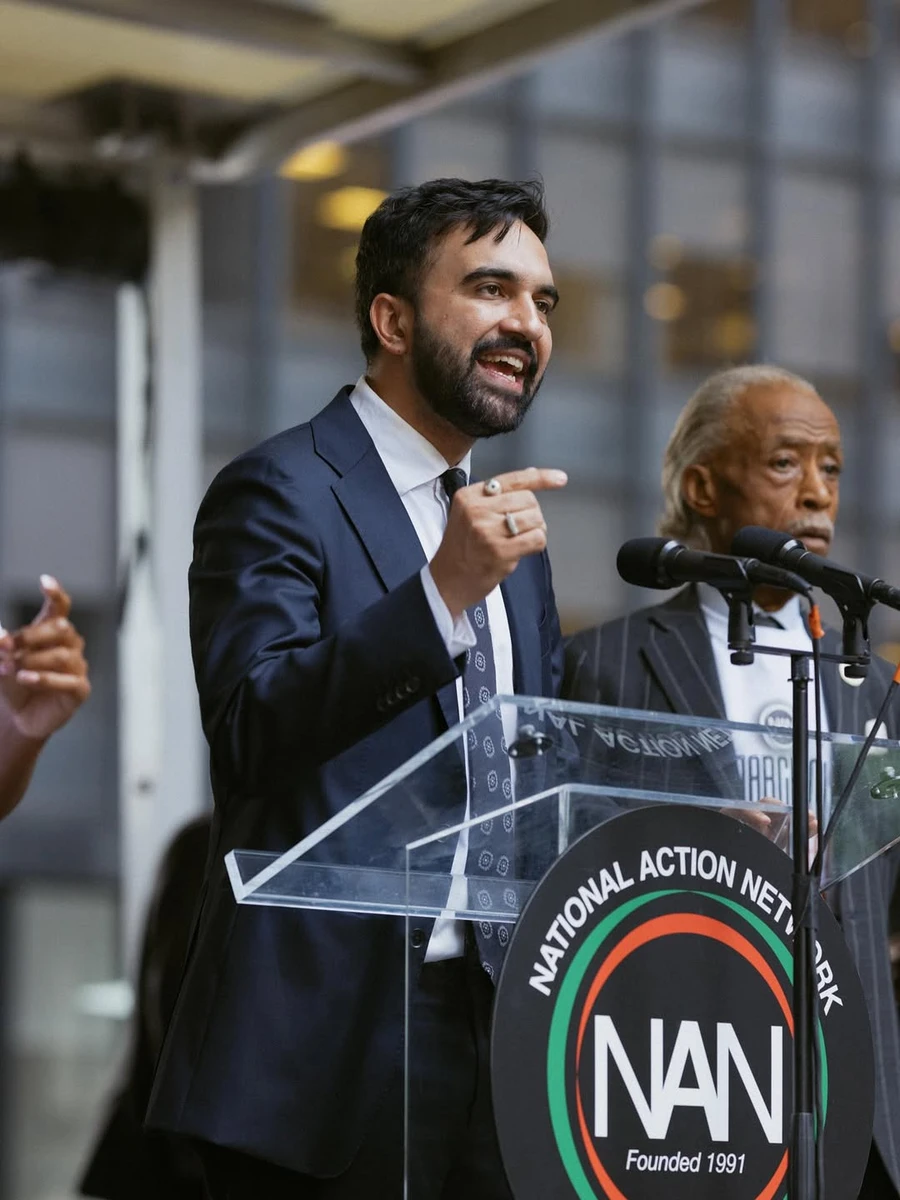 Зохран Мамдані виступає з промовою