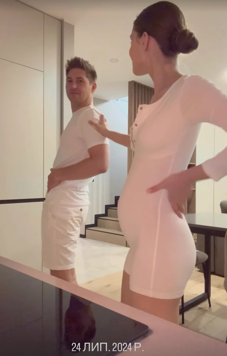 Дружина Остапчука показала кумедні вагітні кадри з чоловіком