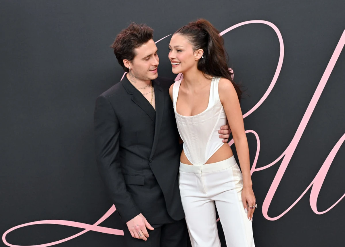 Нікола Пельтц зі своїм чоловіком, Брукліном Бекхемом