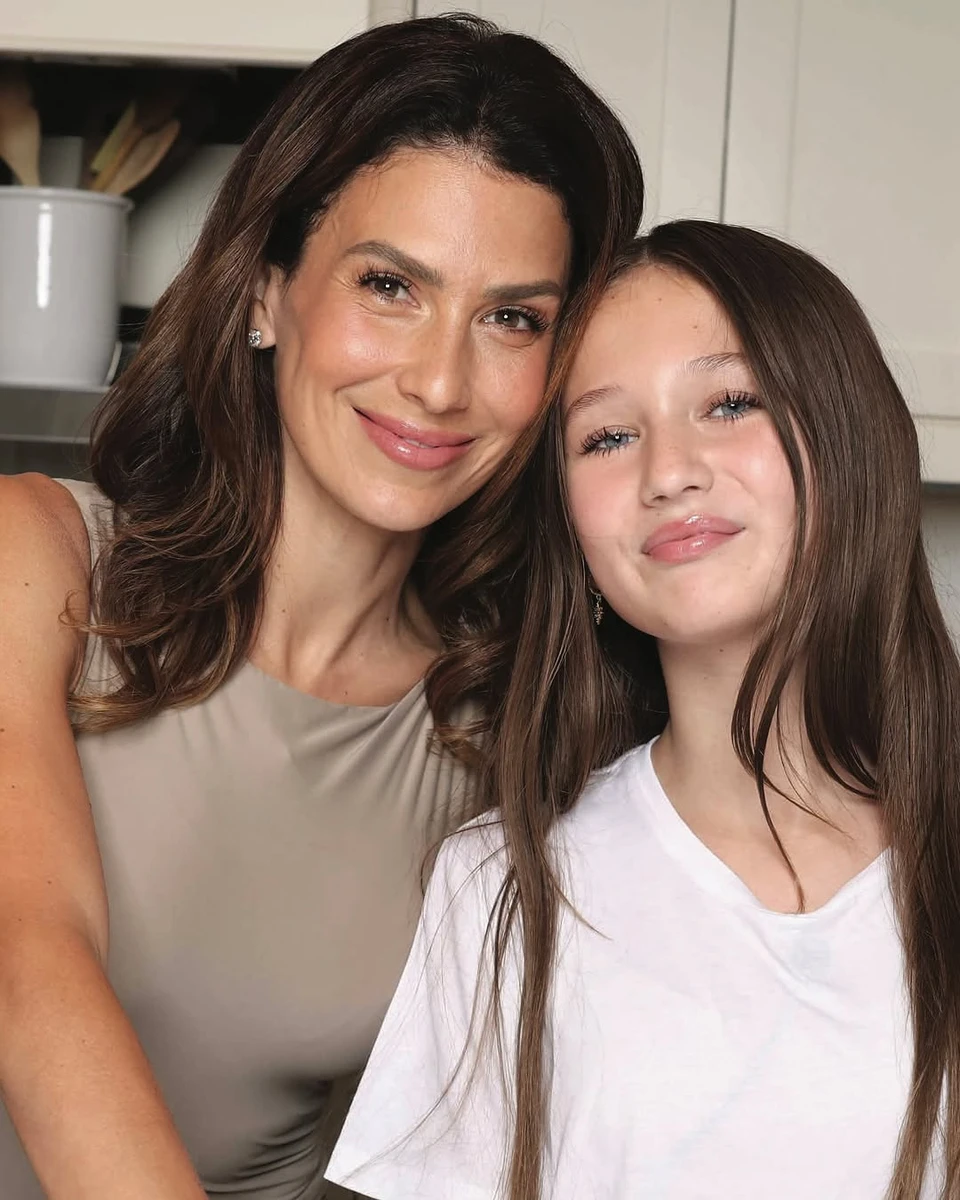 Дружина Болдуїна показала обійми з 11-річною донькою