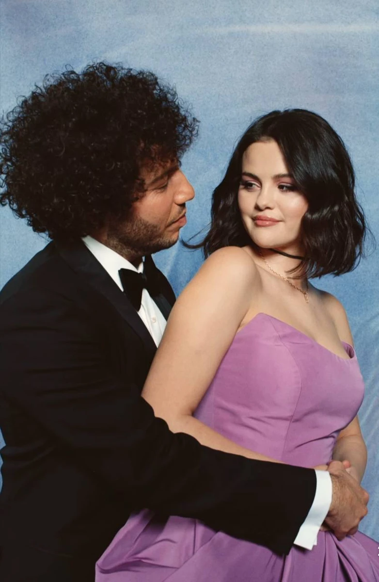 Гомес в обіймах коханого