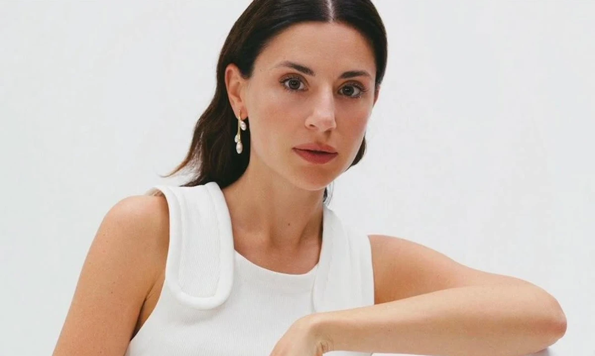 Світлана Бевза наробила пляжних фото в одязі свого бренду