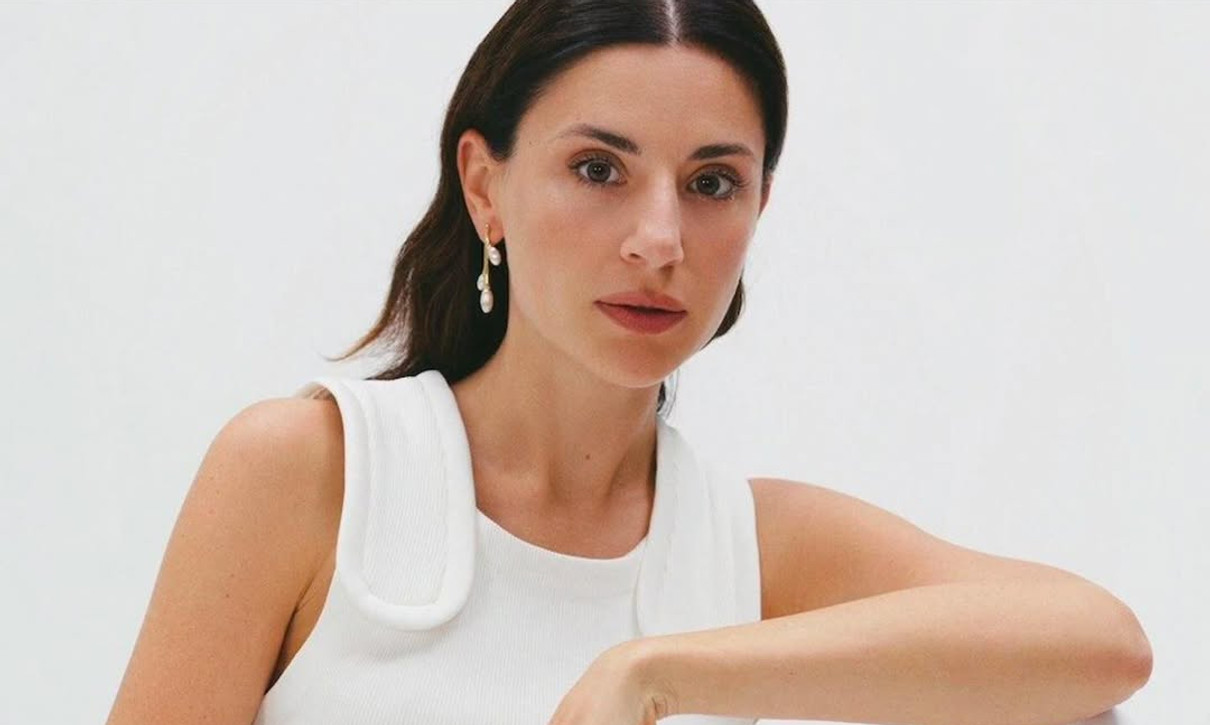 Світлана Бевза наробила пляжних фото в одязі свого бренду