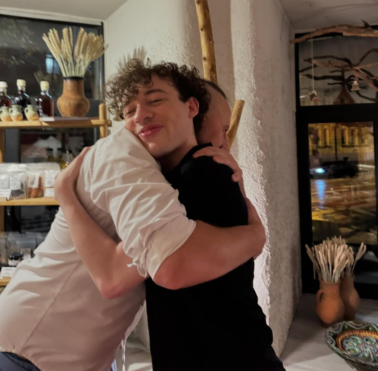 Переможець Євробачення-2024 Nemo показалися з Клопотенком в його ресторані