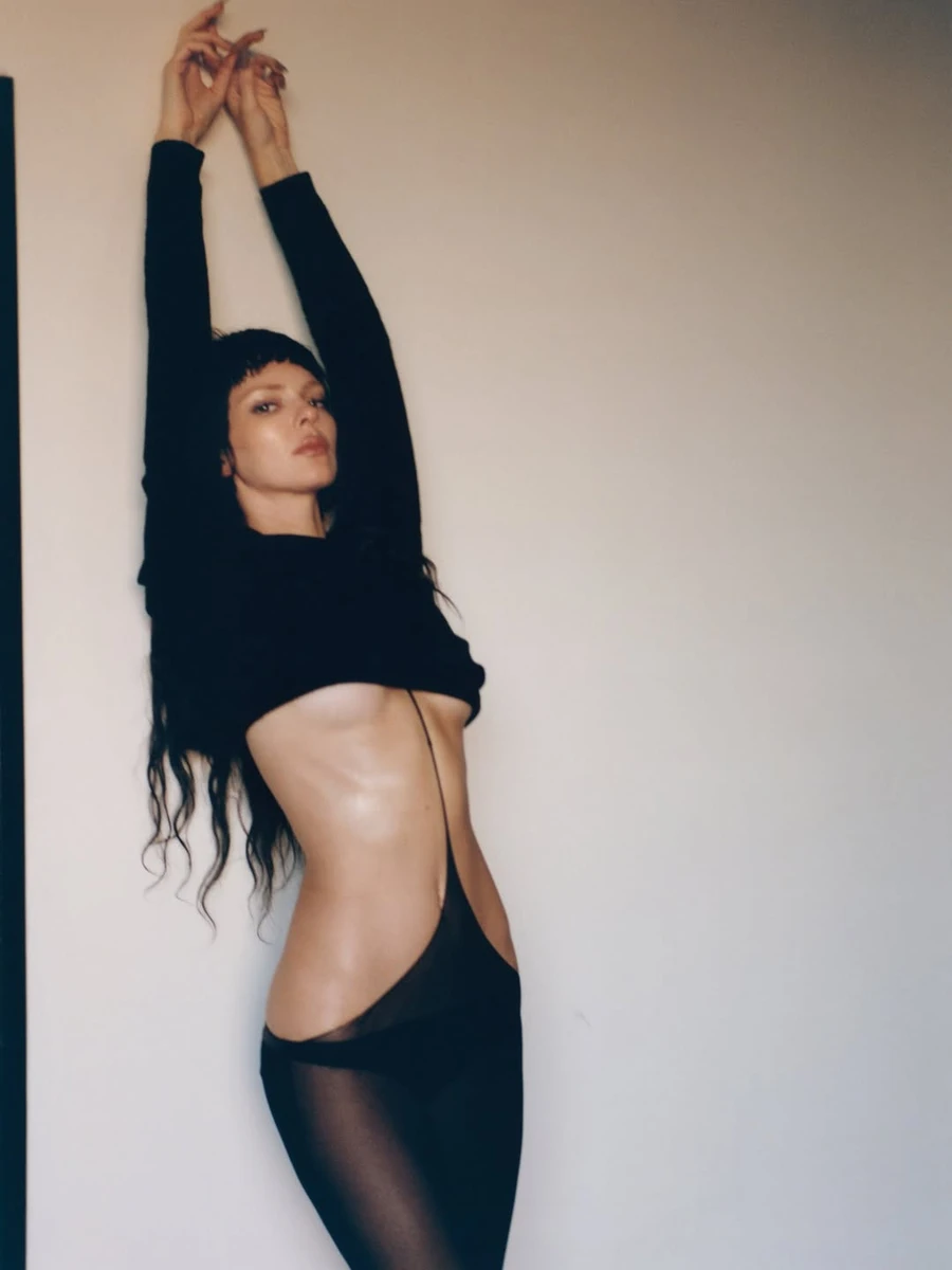 Кендалл Дженнер оголила живіт і бюст у сексі луці