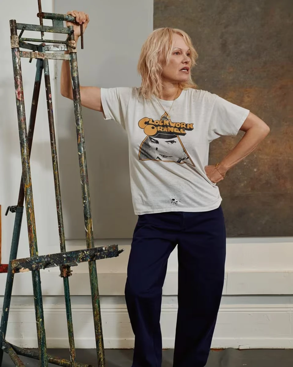 Про кежуальний лук Андерсон теж не забула