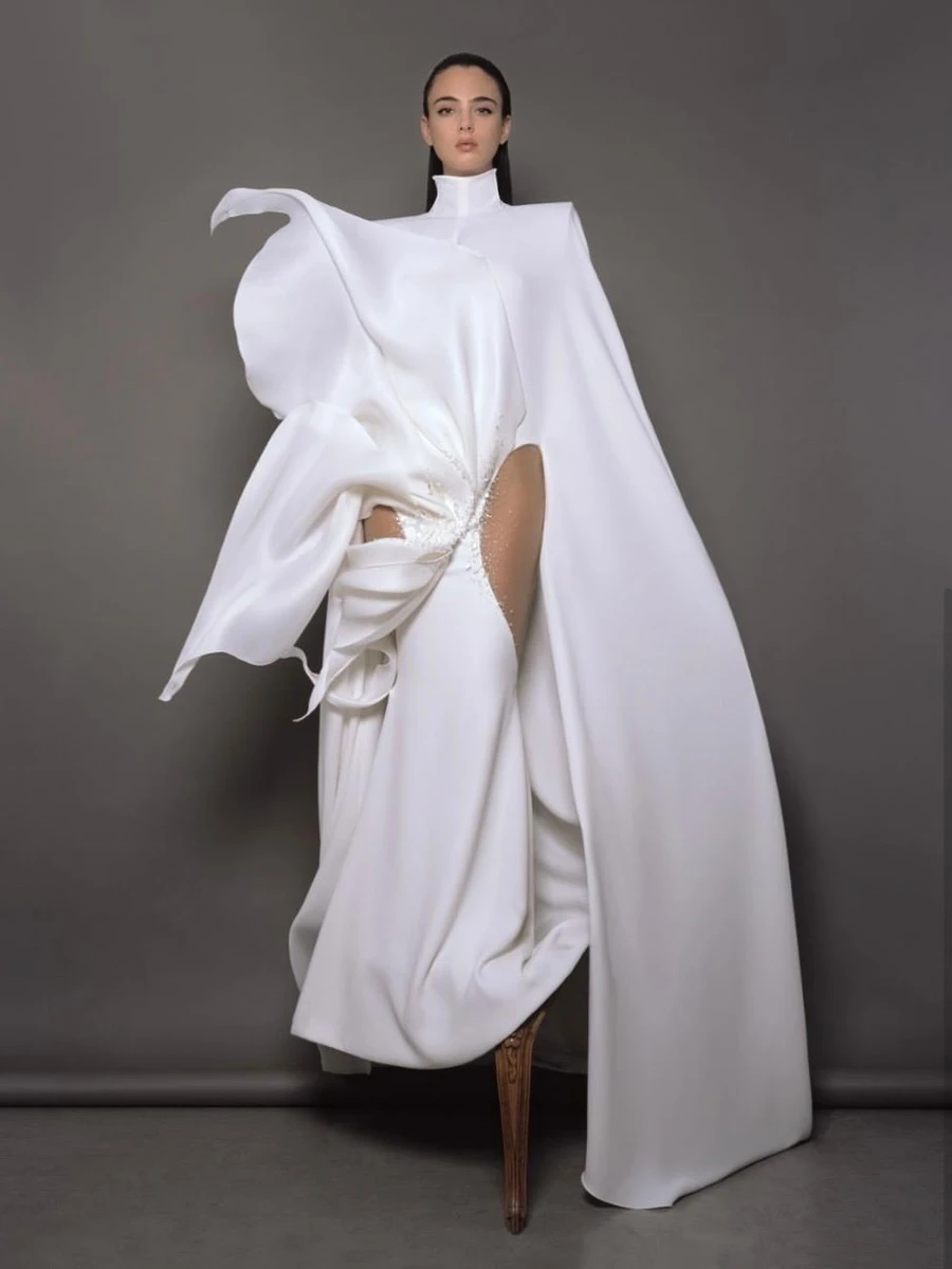 Дева Кассель знялася для журналу з розрізами на стегнах