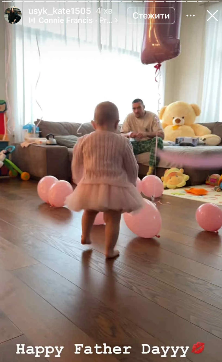 Олександр Усик з маленькою донечкою